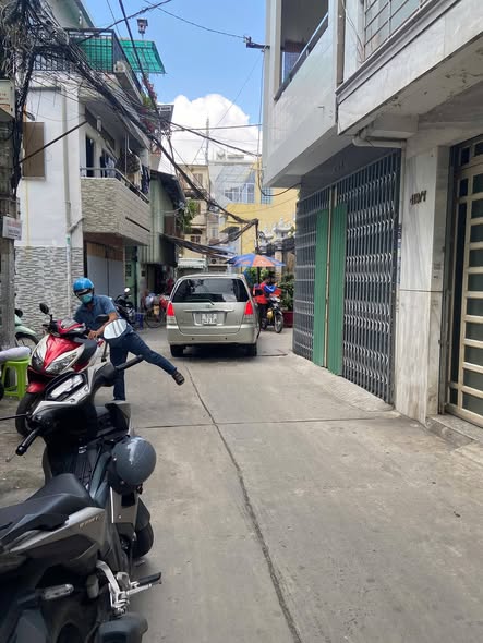 Nhà phố hẻm ô tô Cách Mạng Tháng 8, Quận 10 - 64m² chỉ 10.7 tỷ - Đầu tư sinh lời hấp dẫn!