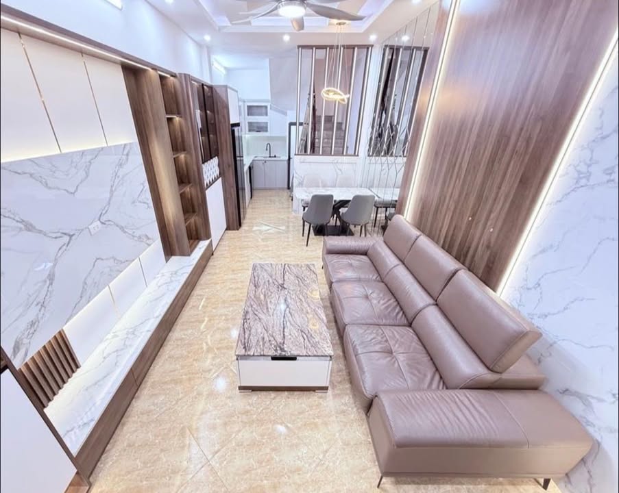 Nhà đẹp phố Cầu Giấy 40m² giá 9.8 tỷ - Thiết kế mới, sẵn sàng vào ở!