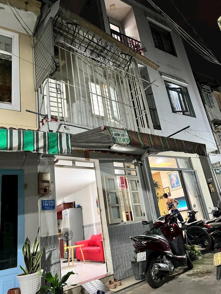 Nhà hẻm xe hơi Đỗ Xuân Hợp, Phước Long B, 34m² giá 3.3 tỷ - Đầu tư sinh lời ngay!