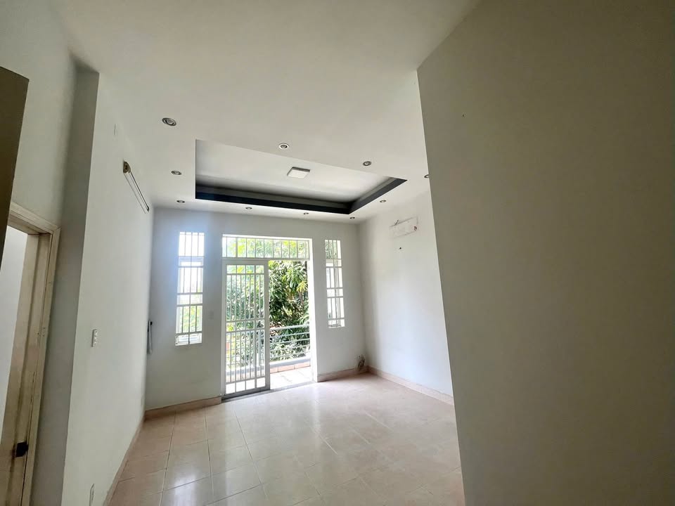 Nhà lô góc KDC Chánh Nghĩa 210m² giá 18 tỷ - Phù hợp ở hoặc làm văn phòng!