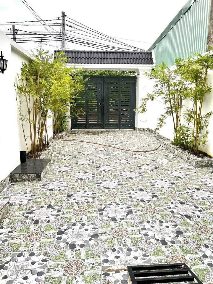 Nhà lầu trệt mặt tiền đường nhựa 155m² giá 3.1 tỷ - Thiết kế hiện đại, thuận tiện di chuyển!