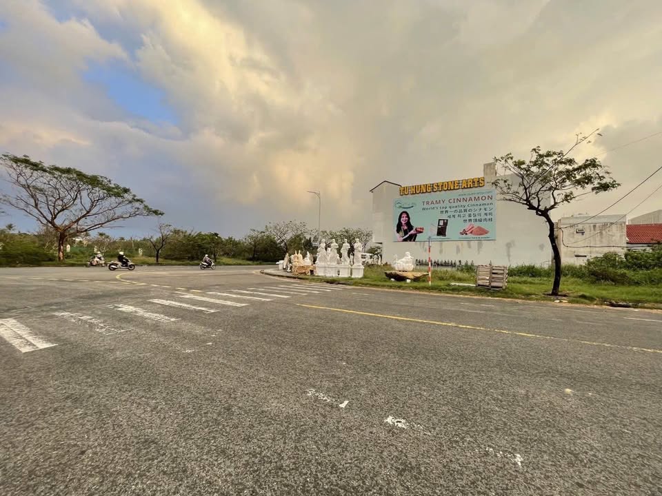 Đất thương mại dịch vụ Trường Sa Đà Nẵng 2416m² giá 159,5 tỷ - Lô góc 3 mặt tiền sát biển!