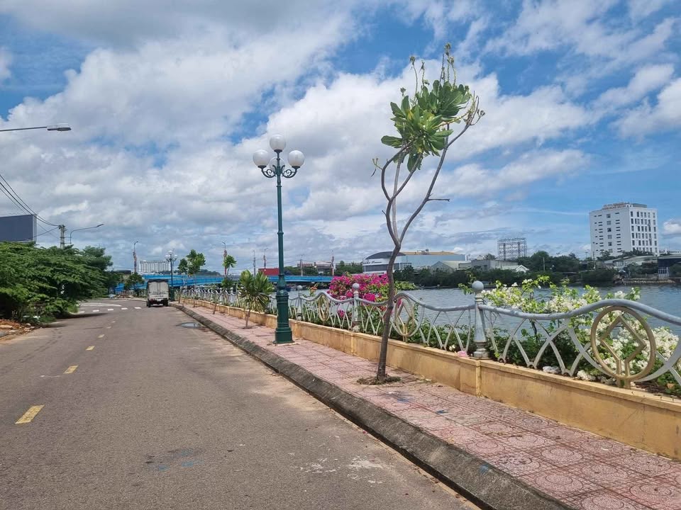 Đất nền liền kề Ngọc Hồi Đống Đa 190m² giá 9 tỷ - View triệu đô đẹp mắt!