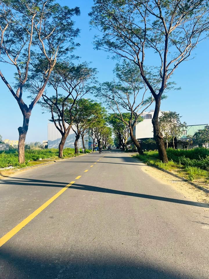 Shophouse B2.38 KĐT FPT Đà Nẵng 108m² giá 6.x tỷ - Dòng tiền tốt cho thuê!