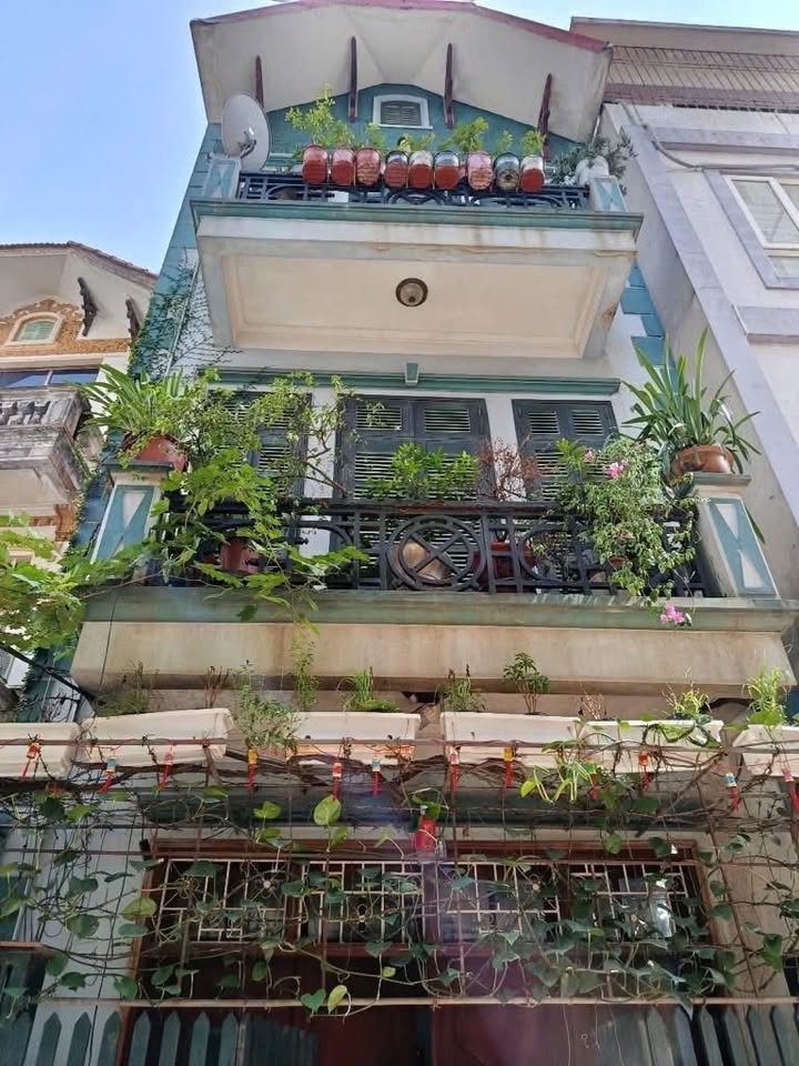 Nhà dân xây Hồng Tiến Long Biên 264m² giá 10 tỷ - Ô tô vào nhà, kinh doanh tốt!