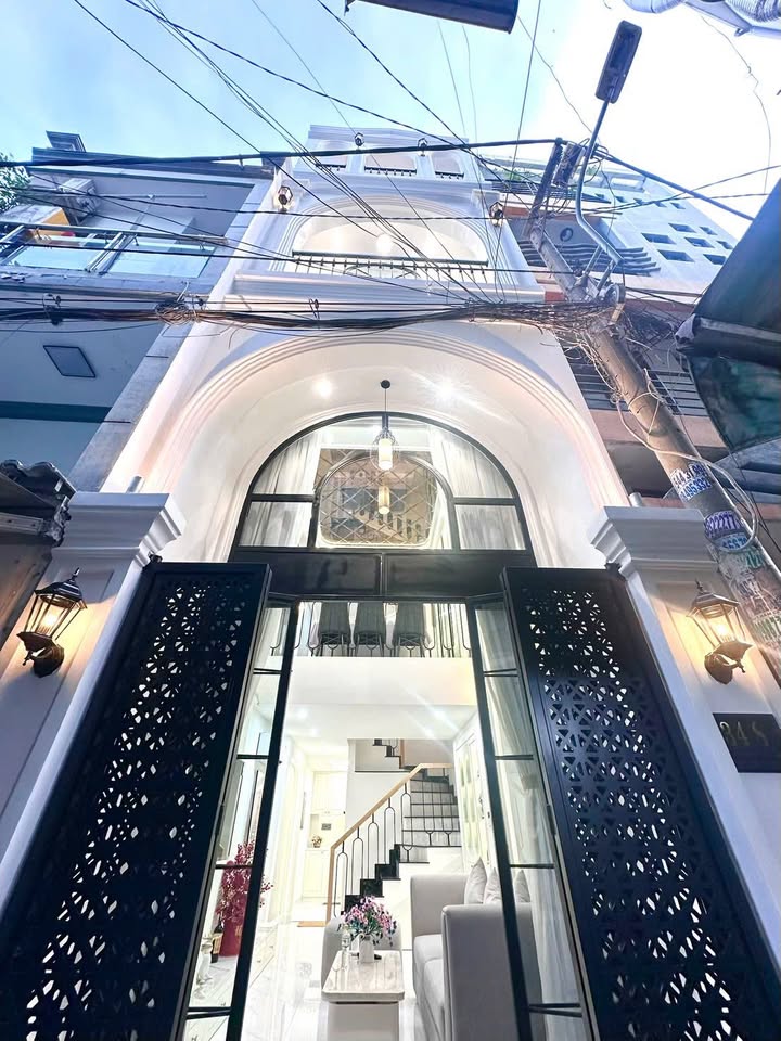 Nhà phố Phú Nhuận 107m² giá 8.679 tỷ - Khu vực cao cấp, hỗ trợ vay ngân hàng!