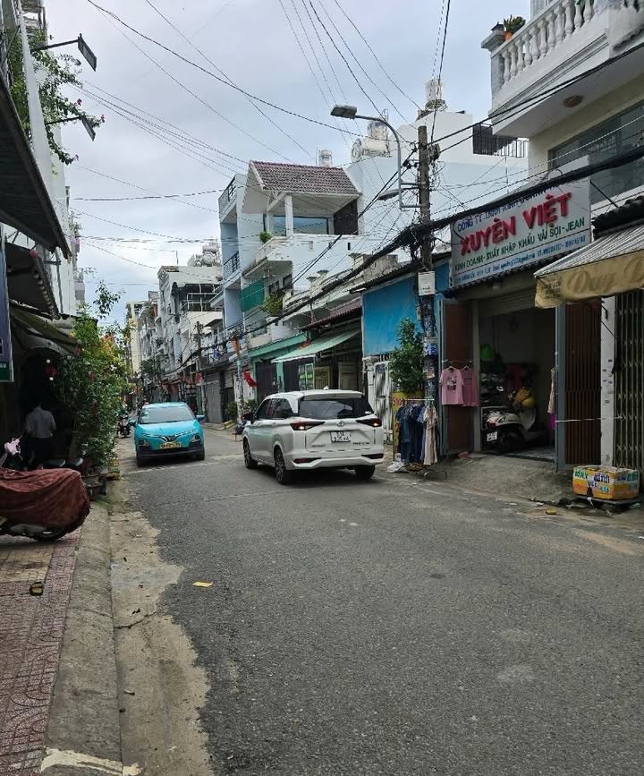 Nhà 2 mặt tiền Tân Phú 100.2m² giá 8.8 tỷ - Kinh doanh thuận lợi!