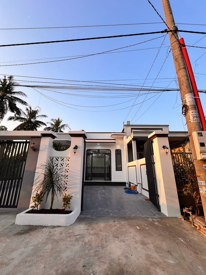 Nhà cấp 4 Trường Lộc, Long Hoa 104m² giá 1.35 tỷ - Không gian thoáng đãng, an ninh tốt!