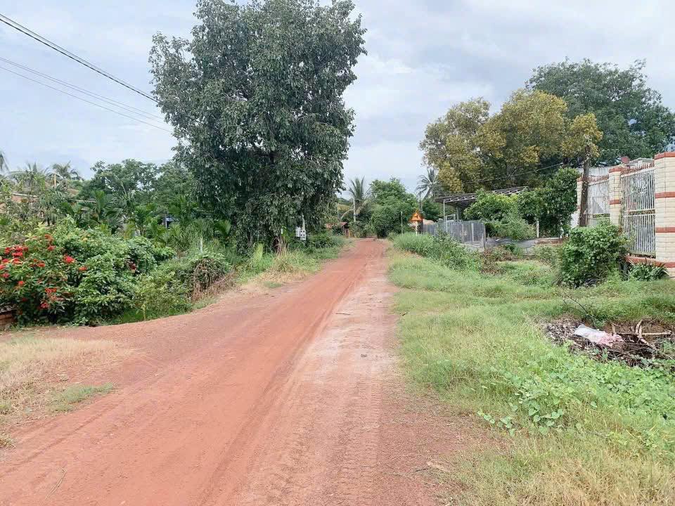 Đất nền 15m mặt tiền Đường Đỏ, Xã Phan, 1020m² giá 103.5 tỷ - Giao dịch nhanh chóng!