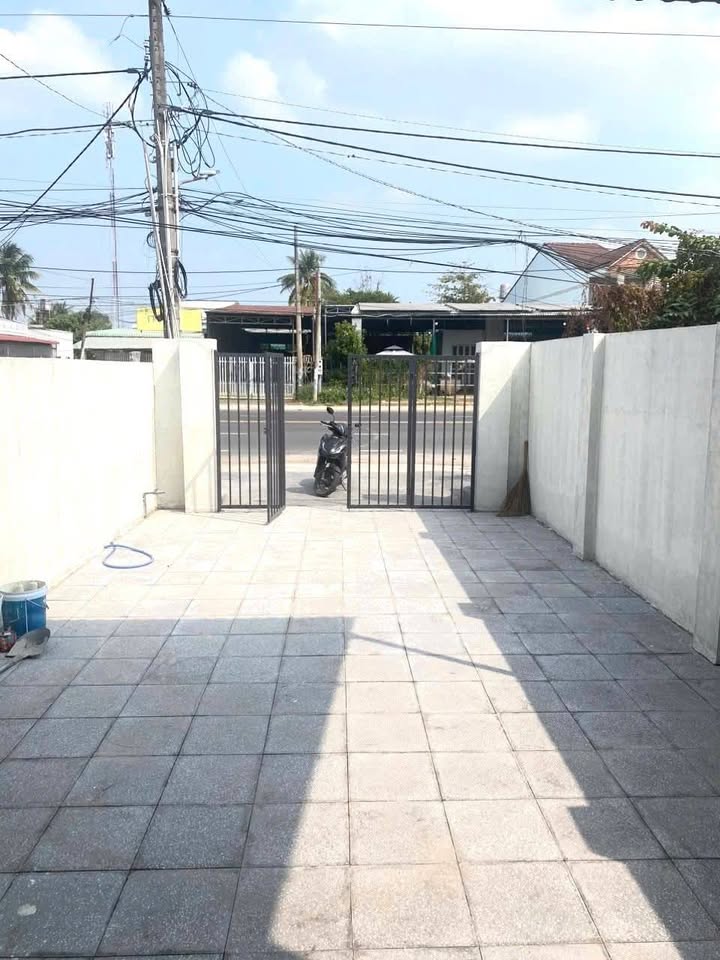 Nhà nguyên căn cho thuê mặt tiền Tôn Đức Thắng, 250m² - Mới 100%!