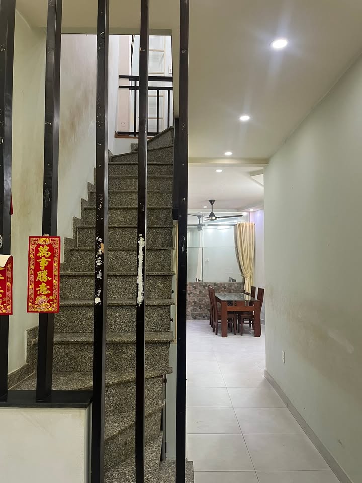 Nhà cho thuê hẻm Nguyễn Trãi, Quận 5, 33m² - An ninh, thoáng mát!