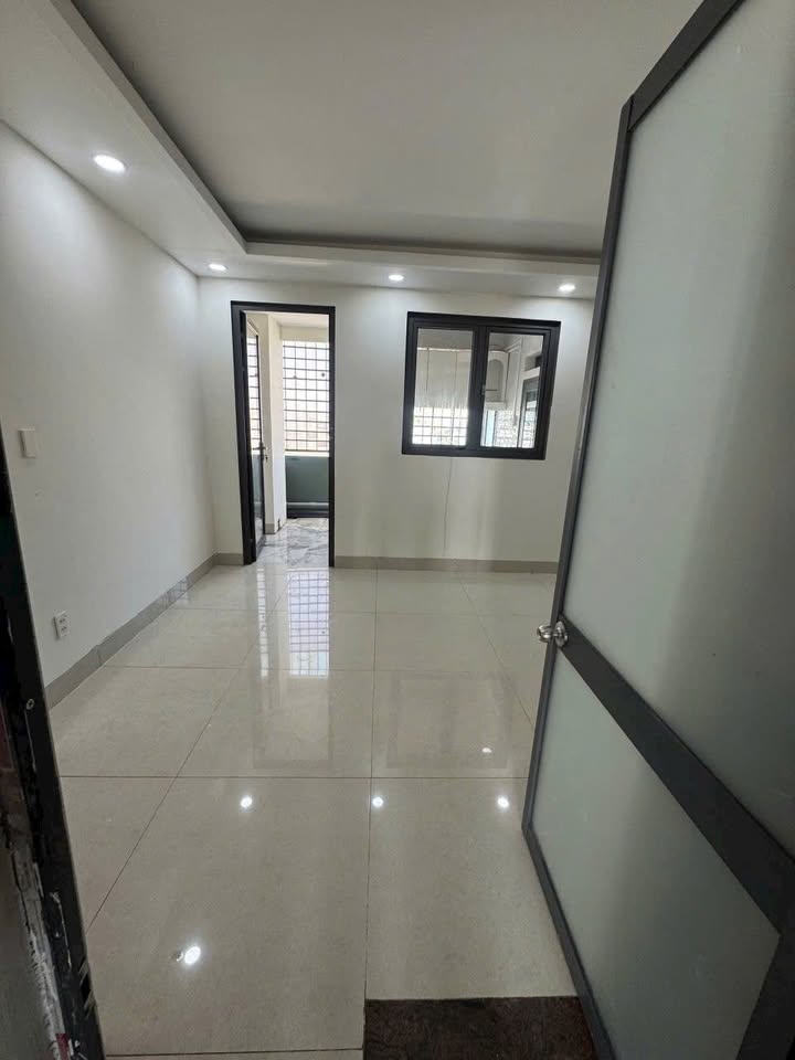 Căn hộ cho thuê Đ.185, Phước Long B, 25m² giá 4.4 triệu - Nhận phòng ngay!