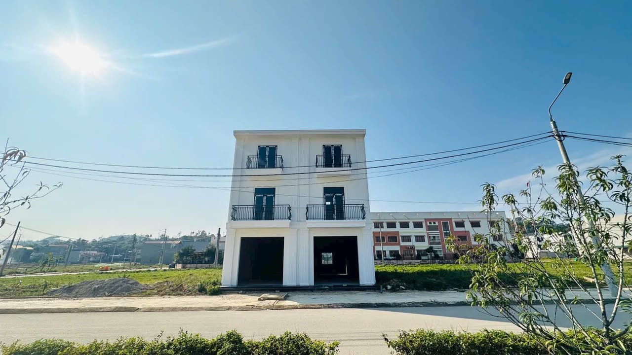 Bán Nhà 3 Tầng Mặt Đường Đôi Văn Tiến Dũng 100m² giá 5.5 tỷ - Cơ Hội Vàng Đầu Tư