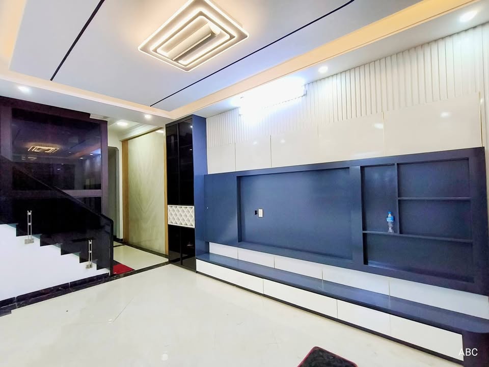 Nhà 5 tầng 236 Âu Cơ, Tây Hồ 53m² giá 13.9 tỷ - Kinh doanh ô tô sát cửa!