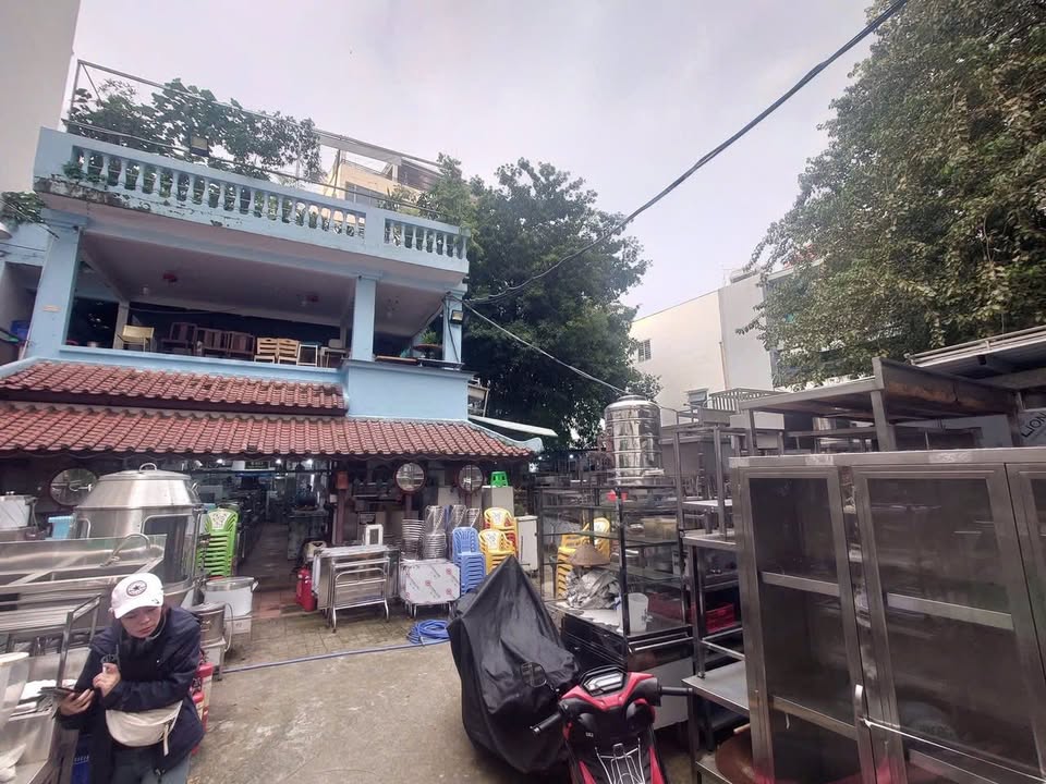 Biệt thự sân vườn cho thuê tại Nguyễn Trọng Tuyển, Tân Bình 239m² - Không gian sống lý tưởng!