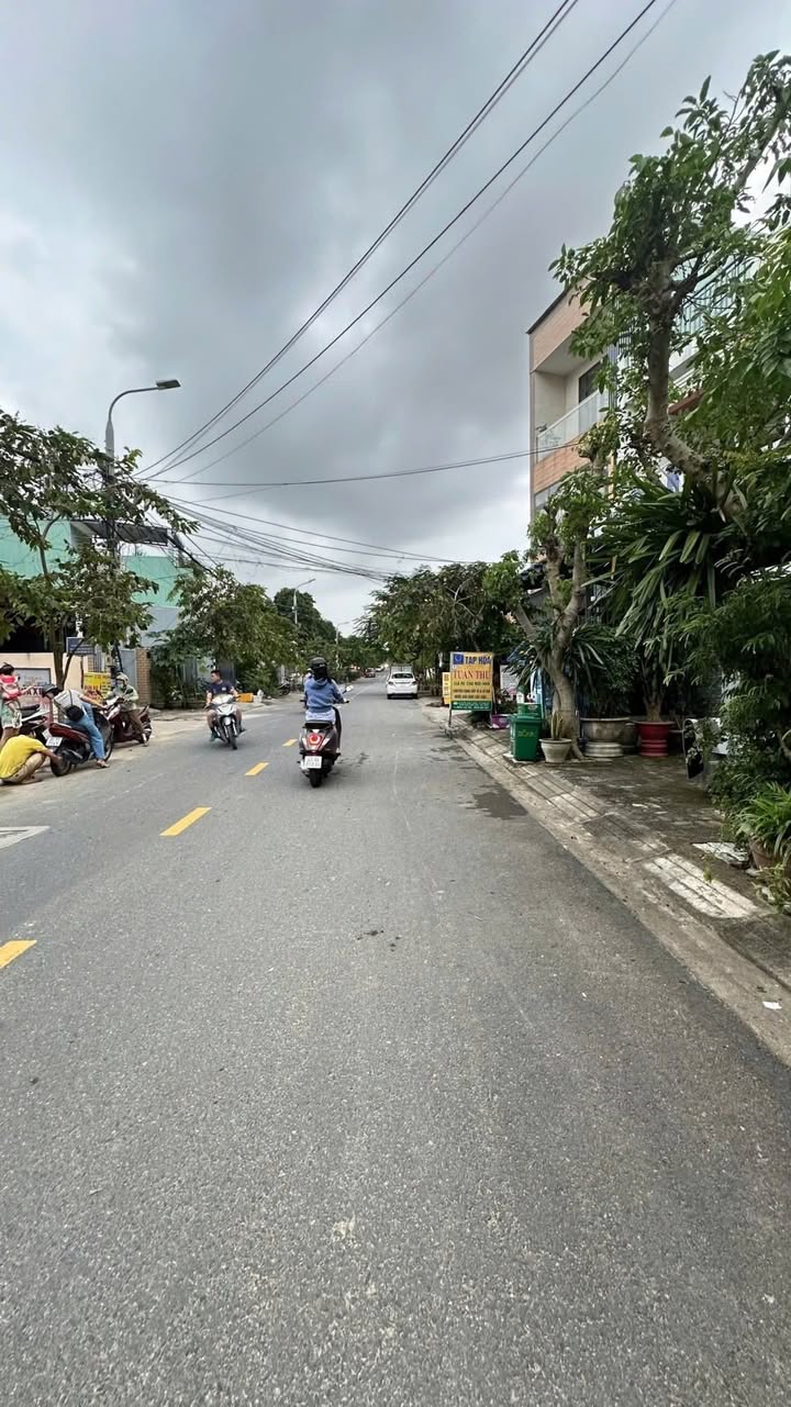 Nhà 3 tầng mặt tiền Nguyễn Đình Chiểu, Đà Nẵng 98m² - Giá chỉ 10.x tỷ, thương lượng!