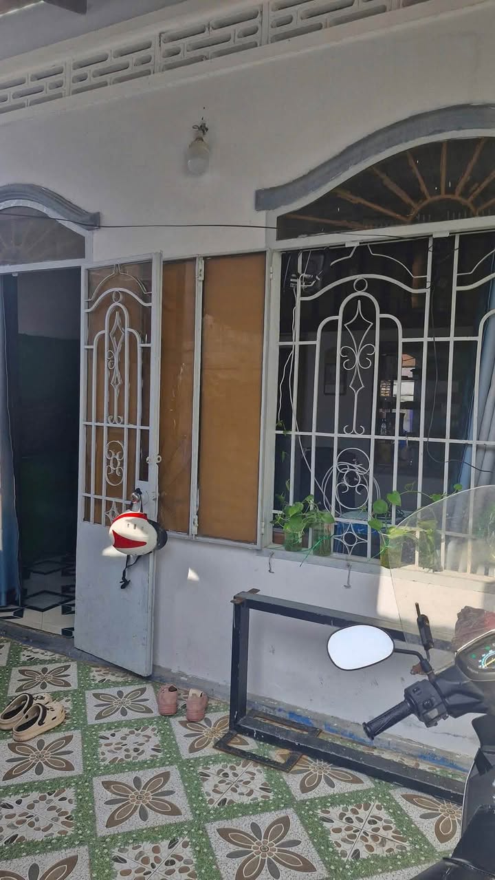 Nhà hẻm 179 Thần Tài, Tuy Hòa 73.8m² giá chỉ 1.35 tỷ - Yên tĩnh, tiện ích đầy đủ!