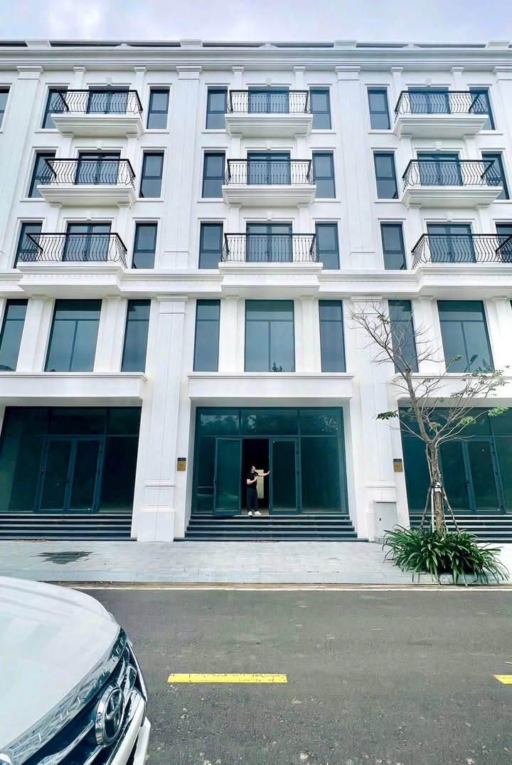 Shophouse mặt tiền Nguyễn Văn Huyên, Bình Kiến 112m² giá 9 tỷ - Sổ hồng lâu dài!