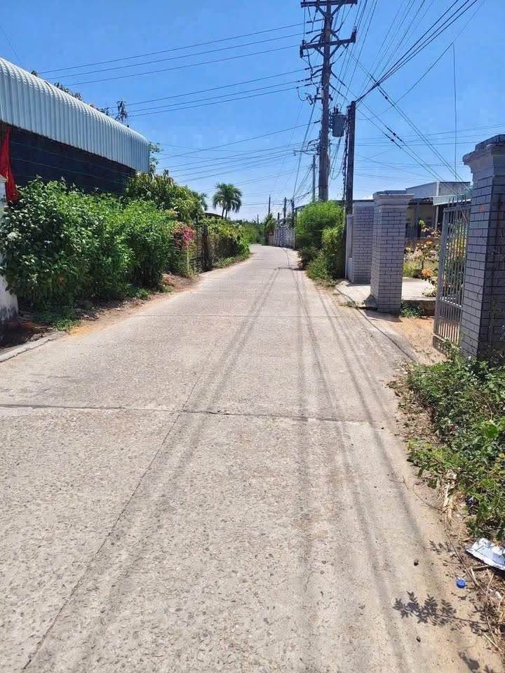 Bán đất mặt tiền Đặng Văn Lãnh Phan Thiết 250m² - Giá chỉ 1.6 tỷ có thương lượng!