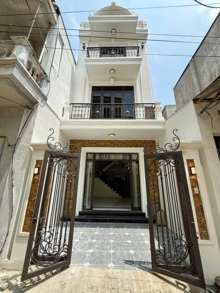 Nhà 3 tầng mới xây tại Hoàng Ngân, 75m² giá 3.99 tỷ - Ô tô đỗ cửa thoải mái!