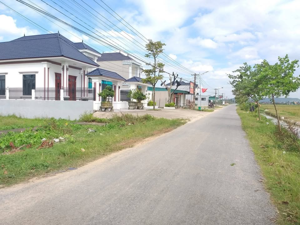 Đất nền Hàng Hót, Thanh Xuân 200m² - Hướng Đông, giá thỏa thuận!