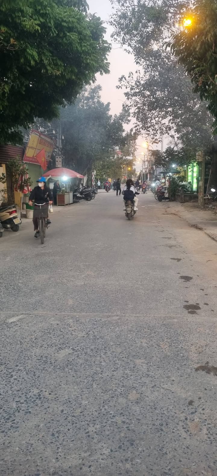 Đất 40m² tại Dương Quang - Gia Lâm giá chỉ 2 tỷ - Sổ đỏ chính chủ trao tay!