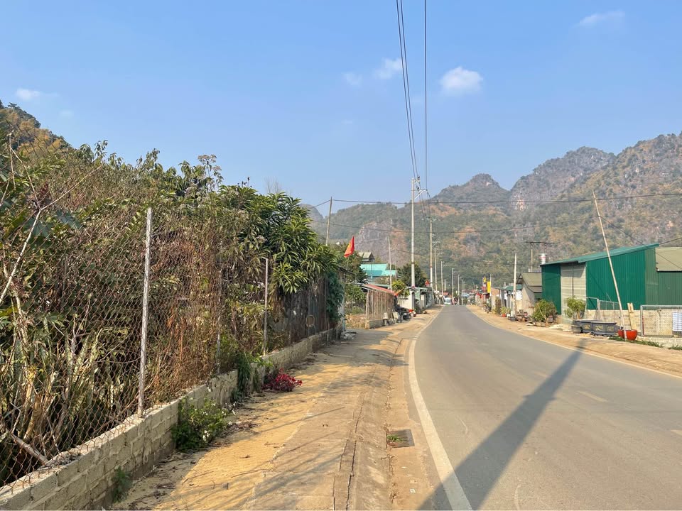 Đất nền mặt đường Bó Cón, Sơn La 242m² giá 1.7 tỷ - Cơ hội đầu tư tuyệt vời!