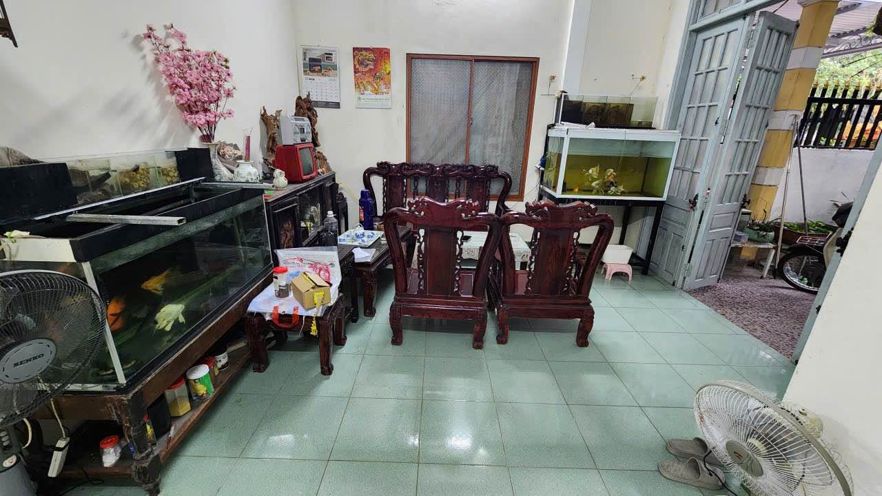 Bán nhà Thủy Xuân 98m² giá 1.89 tỷ - Ô tô vào tận nơi, tiện nghi đầy đủ!