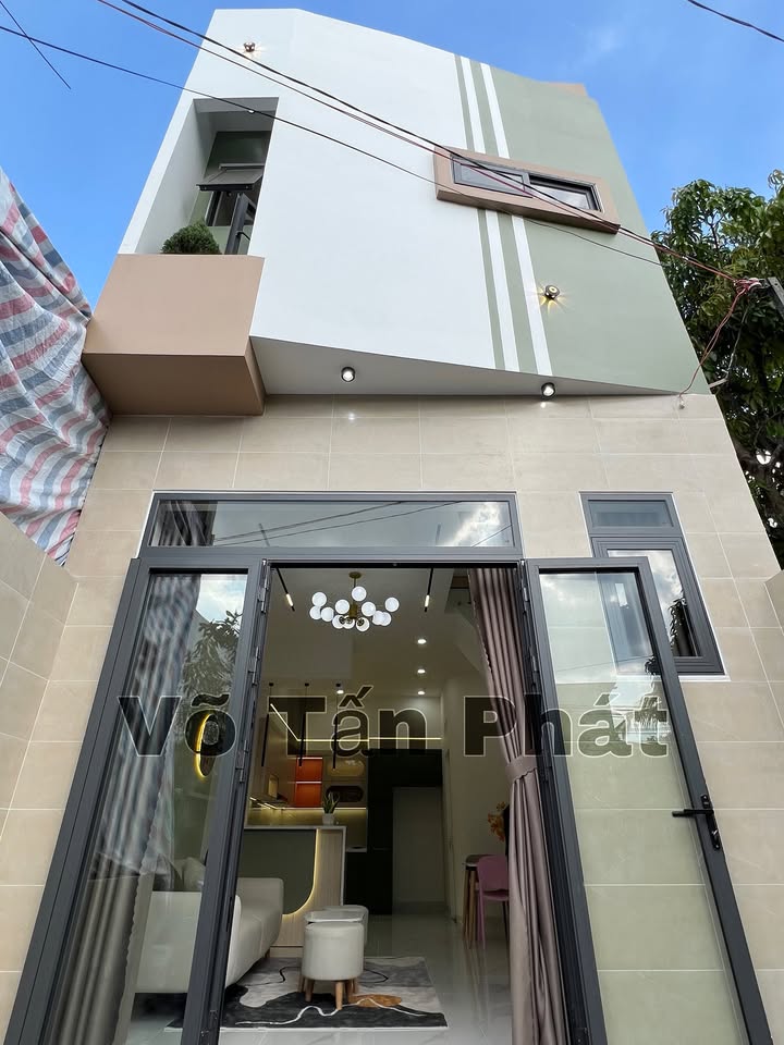 Nhà bán 1 trệt 1 lầu hẻm 49 Trần Hoàng Na 80m² giá 2.38 tỷ - Full nội thất hiện đại!