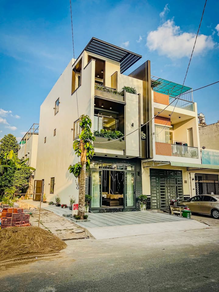 Nhà 2 tầng hiện đại KDC Hồng Loan, 80m² giá 6.49 tỷ - Nhà đẹp, nội thất cao cấp!