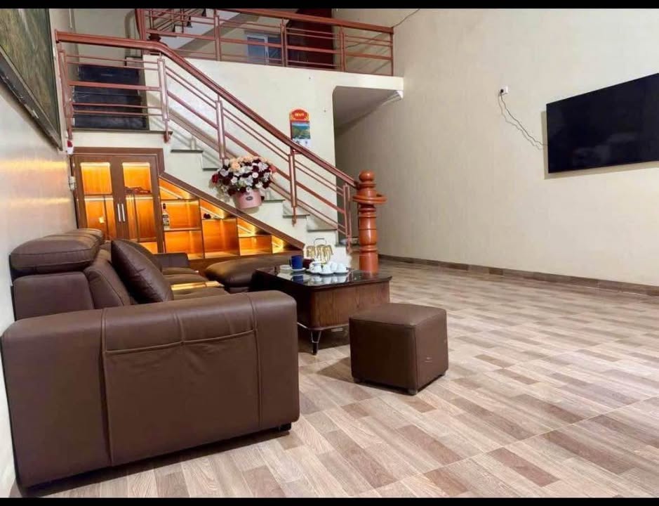 Nhà 3 Tầng Trung Tâm Nguyễn Trãi 125m² giá 2 tỷ - Đầy đủ nội thất, sẵn sàng vào ở!