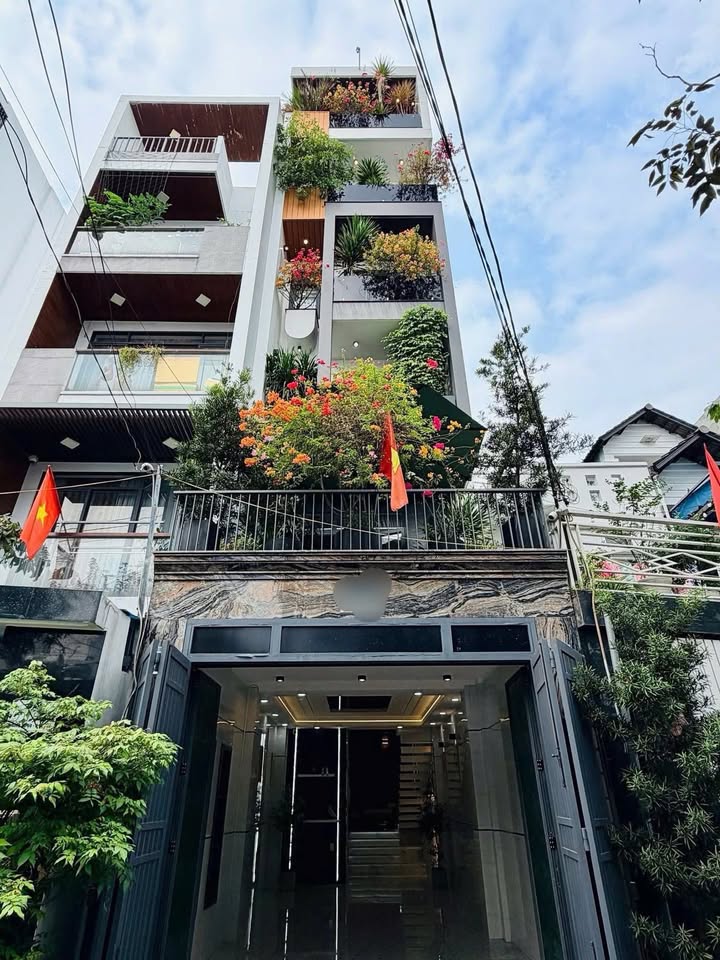 Nhà phố Gò Vấp 72m² giá 13.5 tỷ - Khu an ninh, nội thất sang trọng!