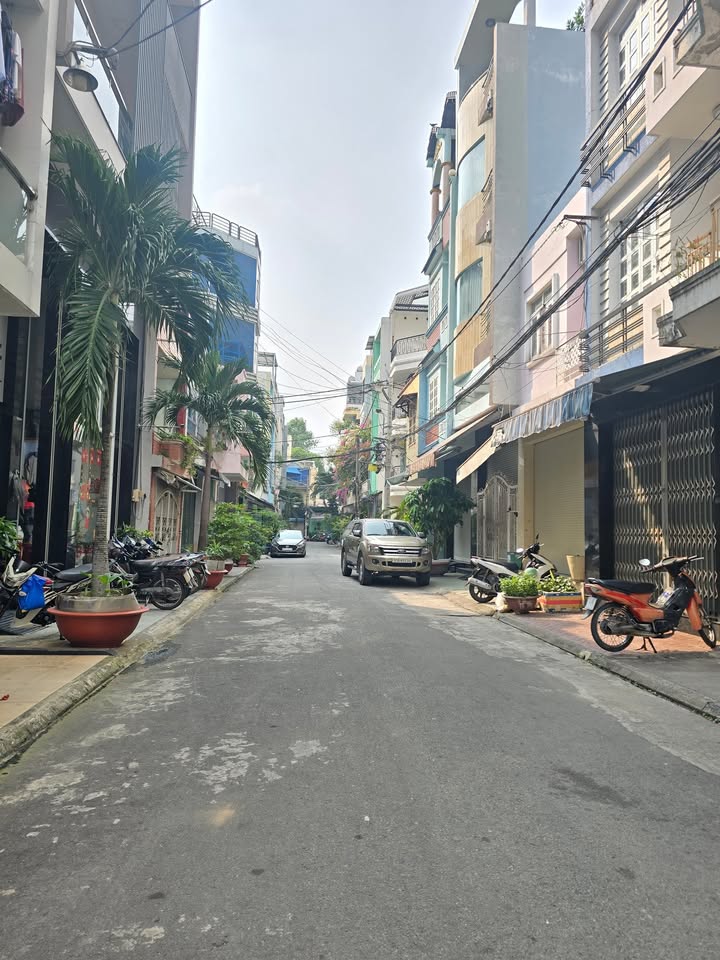 Nhà đẹp hẻm 8M Lạc Long Quân, 64m² giá 9 tỷ - Ô tô vào tận nhà!