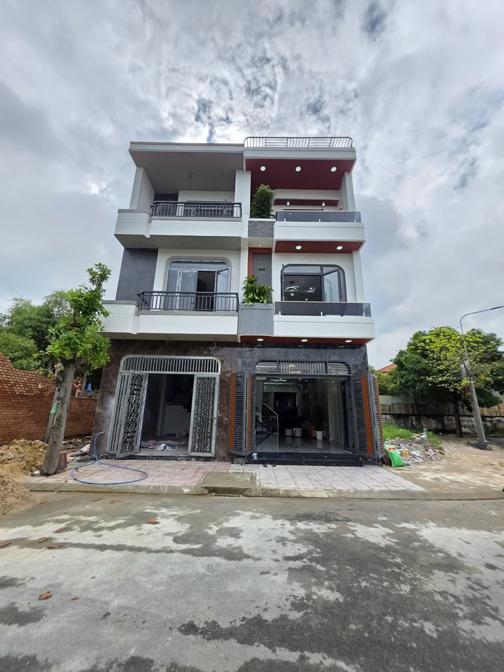 Bán nhà mặt tiền công viên Bình Chuẩn 67,5m² giá 5,28 tỷ - Sổ hồng hoàn công!