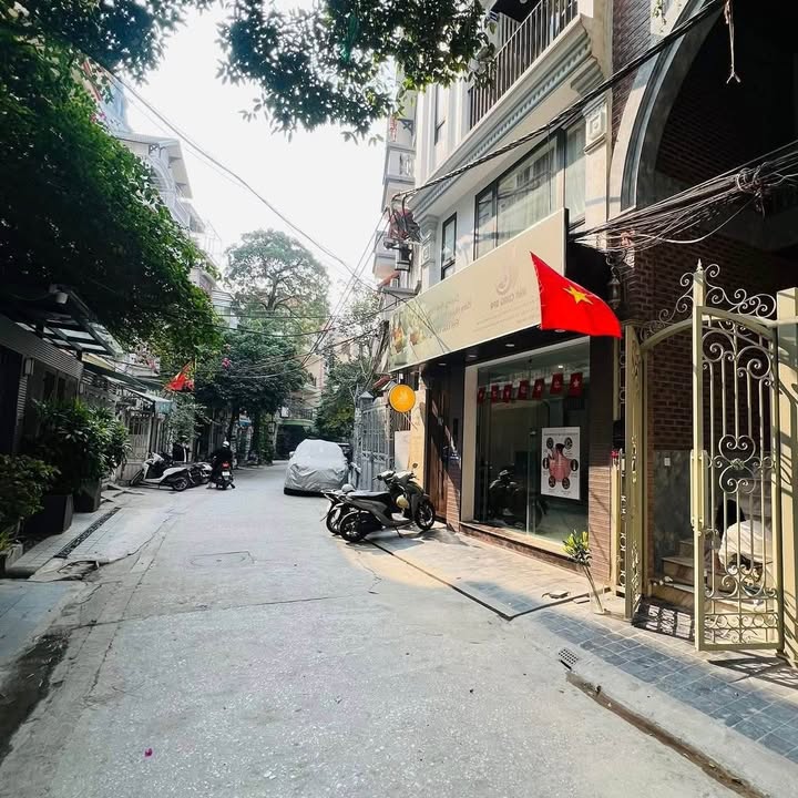 Nhà phố Cầu Giấy 40m² - 5 tầng - Full nội thất - Đầu tư sinh lời ngay!