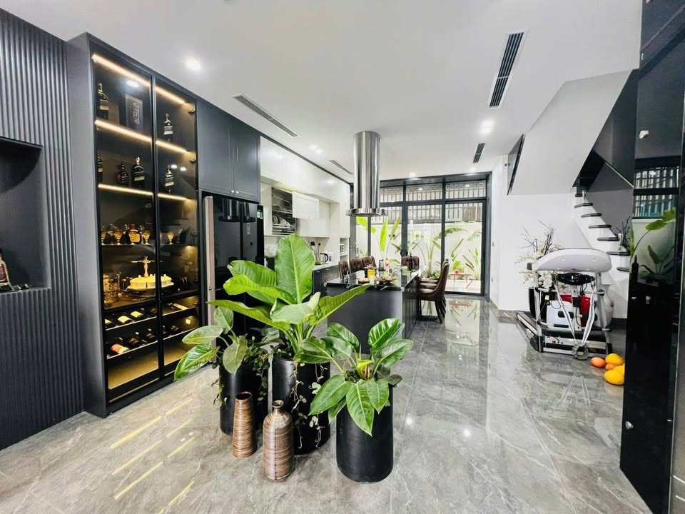 Townhouse Vinhomes Marina 97.8m² giá 16.8 tỷ - Nội thất mới, thang máy