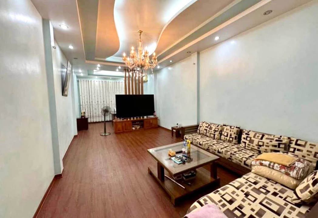 Nhà 4 tầng mặt đường Vị Xuyên, 102m² giá 10.x tỷ - Kinh doanh ngay!