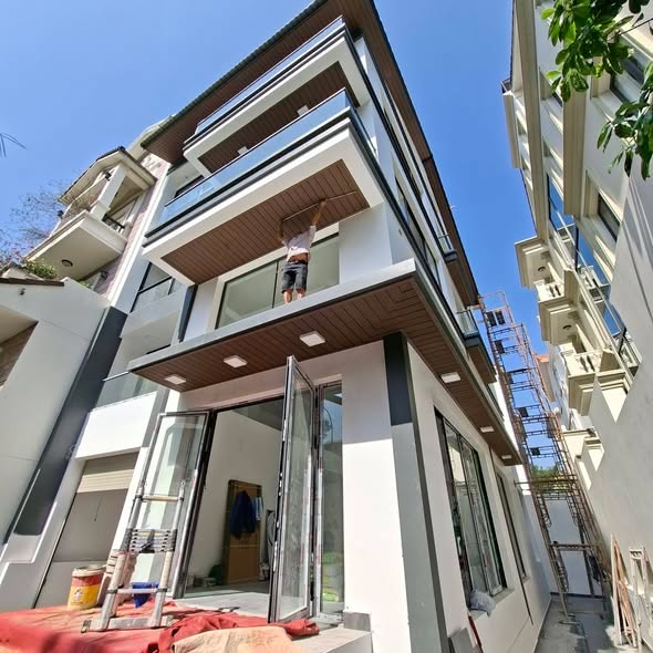 Tòa nhà văn phòng cho thuê tại Thạnh Mỹ Lợi, quận 2, 600m² - Hoàn thiện đẹp, sẵn sàng vào làm việc!