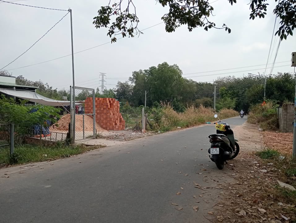 Đất thổ cư Phú An Bến Cát 550m² giá 2.8 tỷ - Mặt tiền thuận lợi gần trường học!