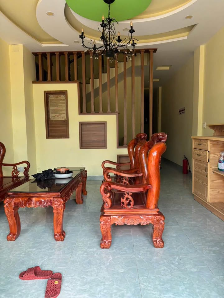 Nhà cho thuê Nguyễn Công Trứ Đà Lạt 7 phòng ngủ giá 17 triệu - Đường ô tô vào tận nơi!