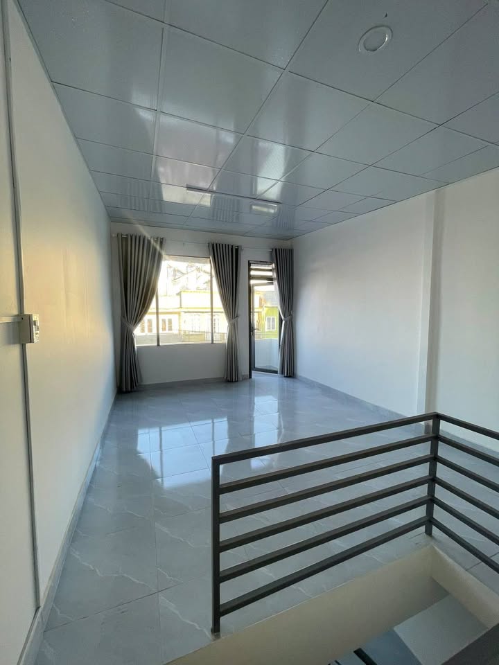 Nhà nguyên căn 3 tầng tại Đà Lạt 2PN giá 4,5 triệu - Kinh doanh ngay tại chợ!