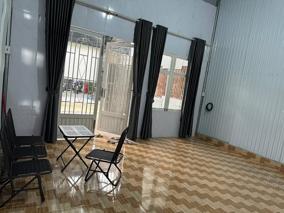 Nhà nguyên căn Phường 8 Đà Lạt 2PN giá 3.8 triệu - Sân đậu ô tô tiện lợi!