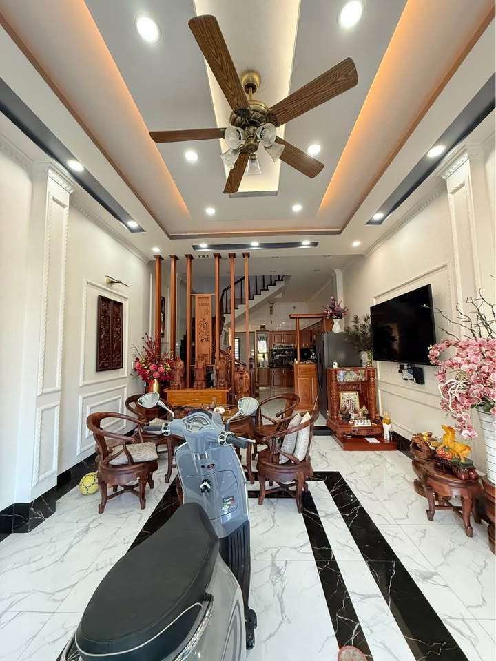 Nhà 3 tầng KDC Phường 1, Cao Lãnh 70.4m² - Thiết kế tân cổ điển sang trọng!