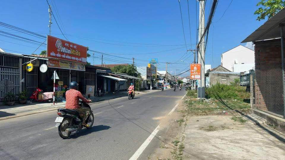 Đất nền Vạn Long 125m² giá 2 tỷ - Cách biển chỉ 200m!