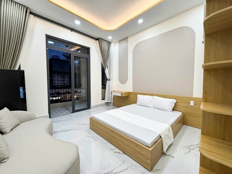 Căn hộ 2PN Quận 4 - Full nội thất, ban công lớn - Gần chợ Bến Thành!