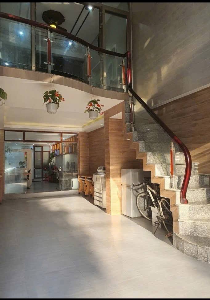 Nhà mặt phố Núi Thành, Hải Châu, 70m² - Bán gấp, vị trí đắc địa!