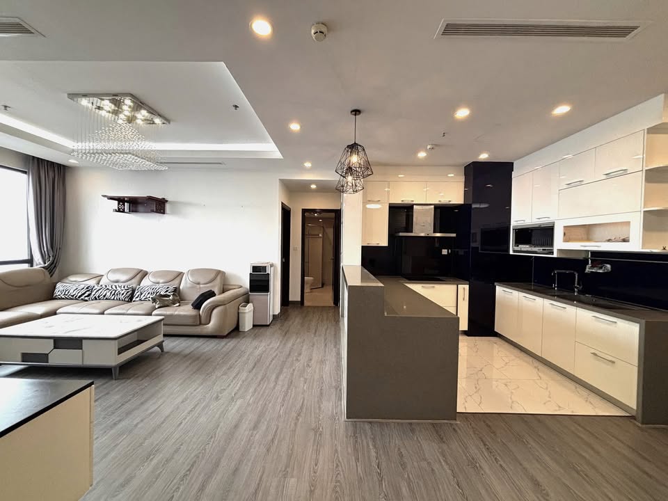 Căn hộ R4 Royal City 132m² giá thỏa thuận - Nhà vuông vắn, view thoáng đẹp!