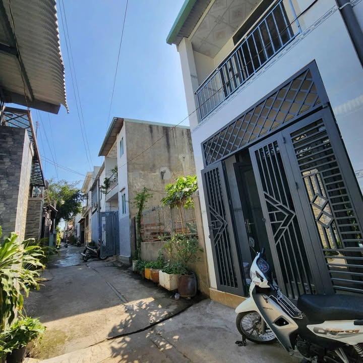 Nhà phố 1 lầu 1 trệt Tân Hòa 42m² giá 1 tỷ - Chính chủ, tiện nghi đầy đủ!