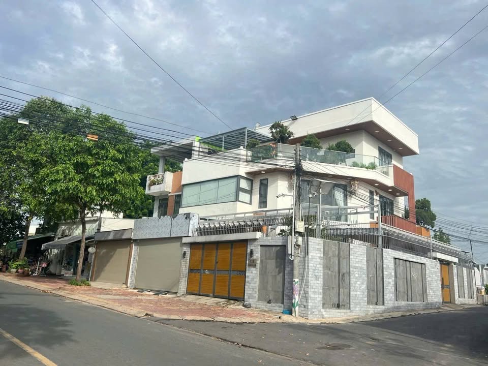 Biệt Thự Mini Lào Cai, P. Chánh Nghĩa 245m² giá 13 tỷ - Nhà 2 mặt tiền siêu đẹp!