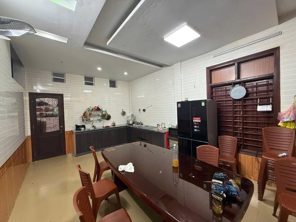 Nhà 2 tầng Nguyễn Huy Tự 180m² giá 4.5 tỷ - Thiết kế đẹp, thông thoáng!